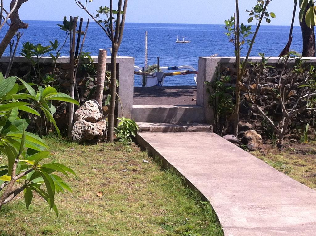 Amed Sari Beach Guesthouse Exterior foto