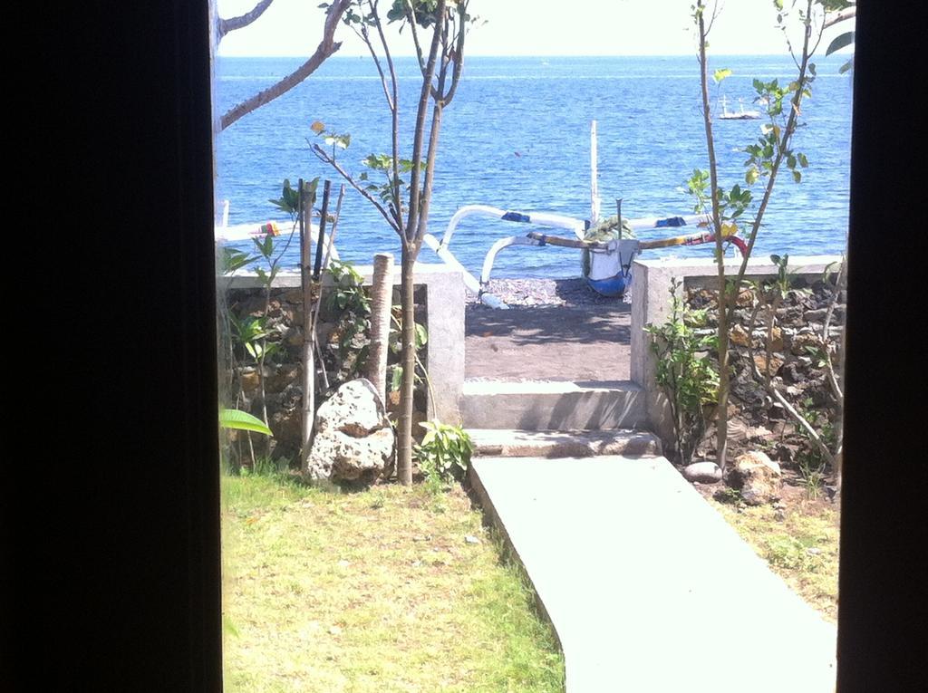Amed Sari Beach Guesthouse Exterior foto