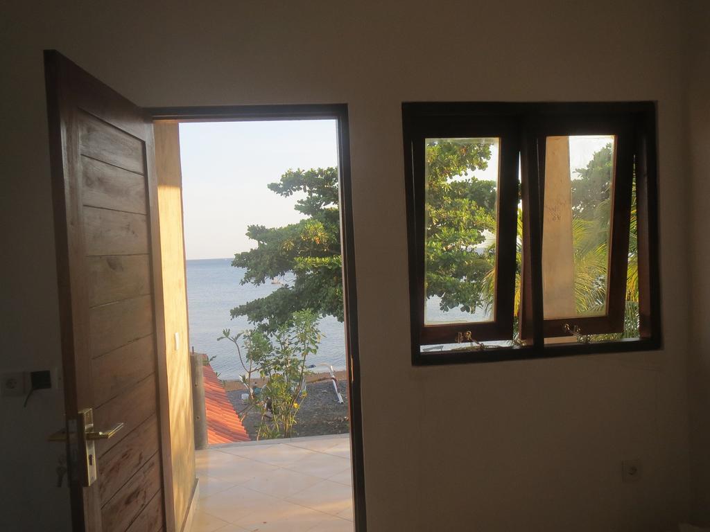 Amed Sari Beach Guesthouse Exterior foto