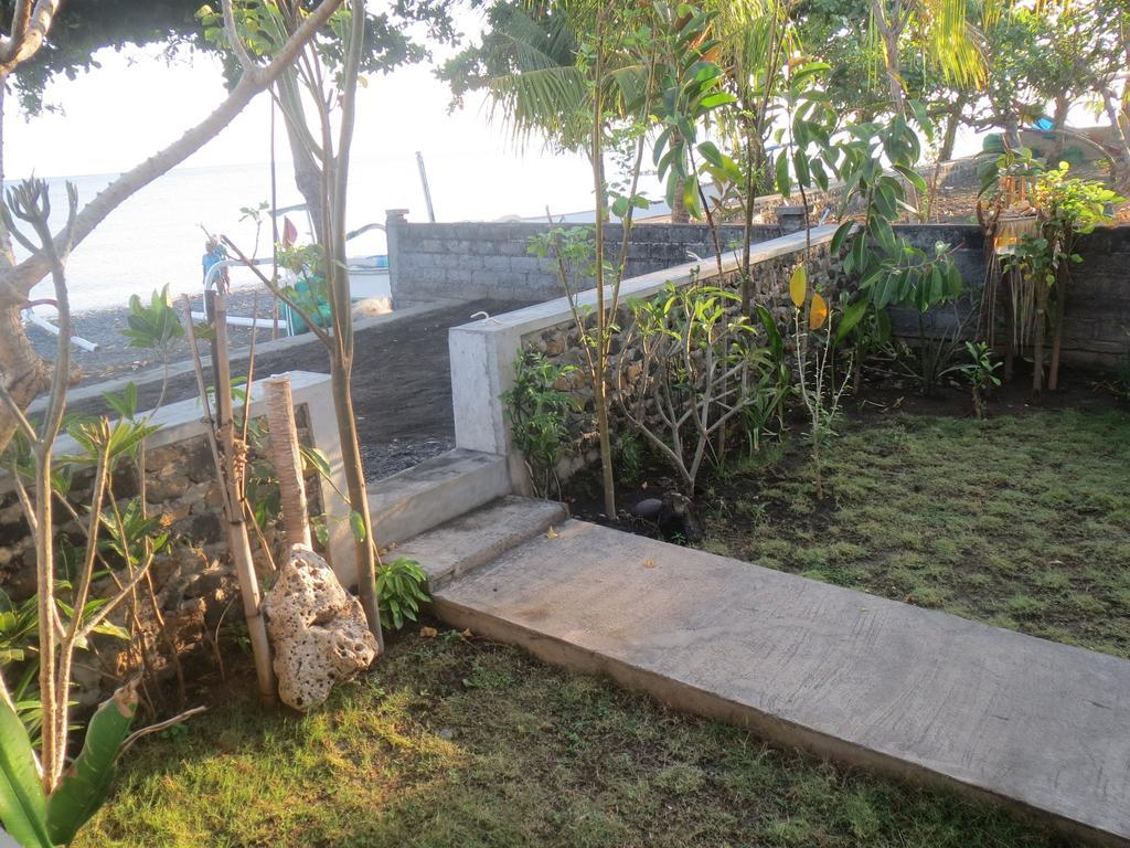 Amed Sari Beach Guesthouse Exterior foto