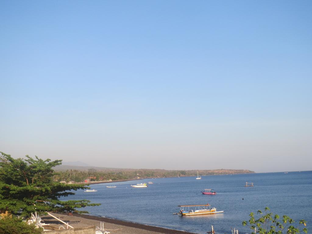 Amed Sari Beach Guesthouse Exterior foto