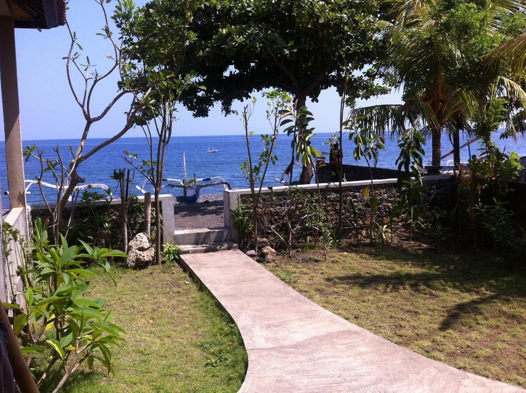 Amed Sari Beach Guesthouse Exterior foto