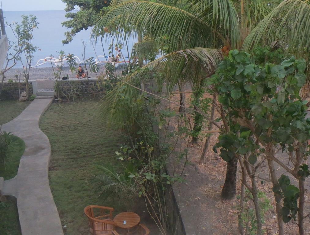 Amed Sari Beach Guesthouse Exterior foto