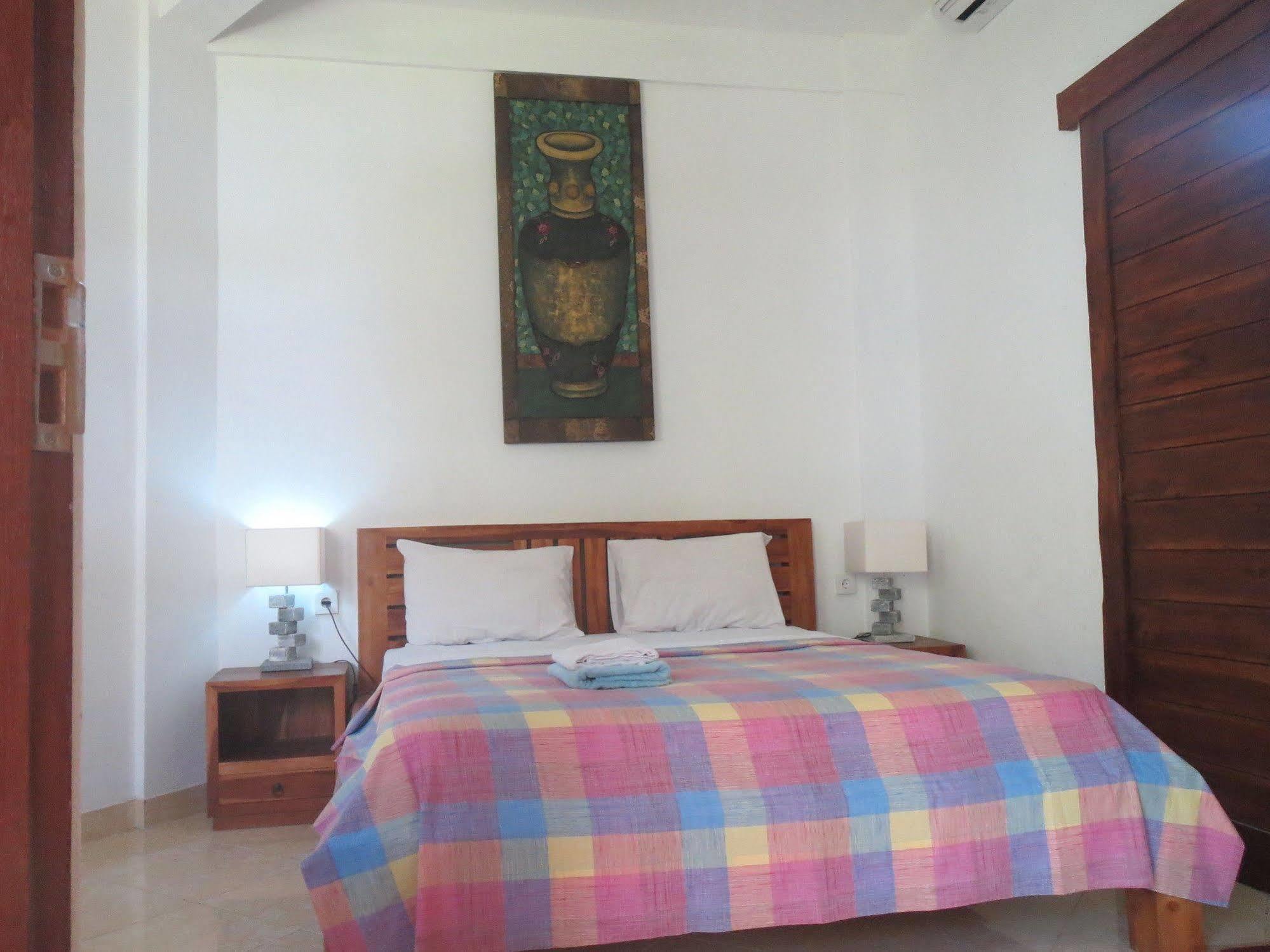 Amed Sari Beach Guesthouse Exterior foto
