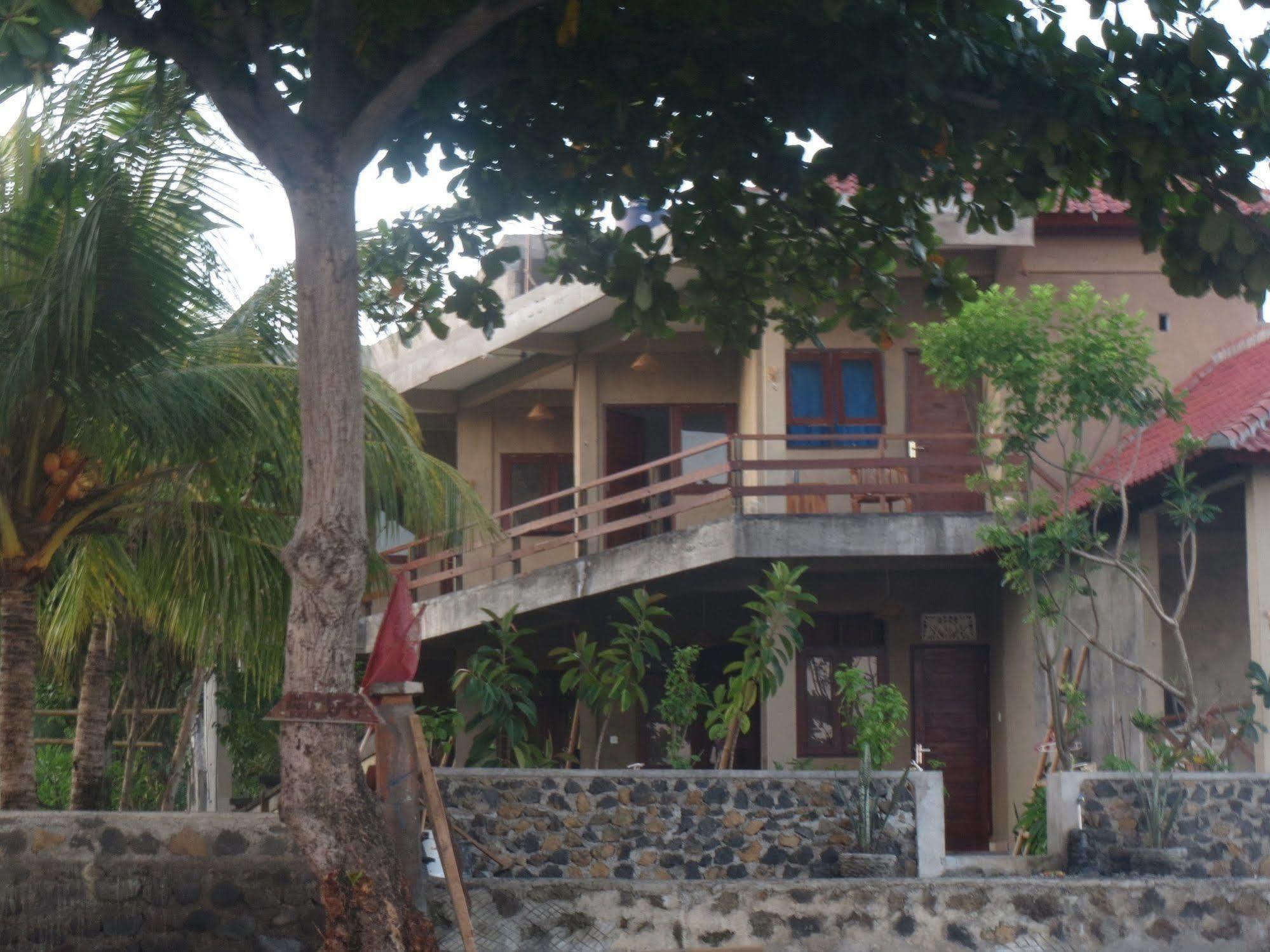 Amed Sari Beach Guesthouse Exterior foto