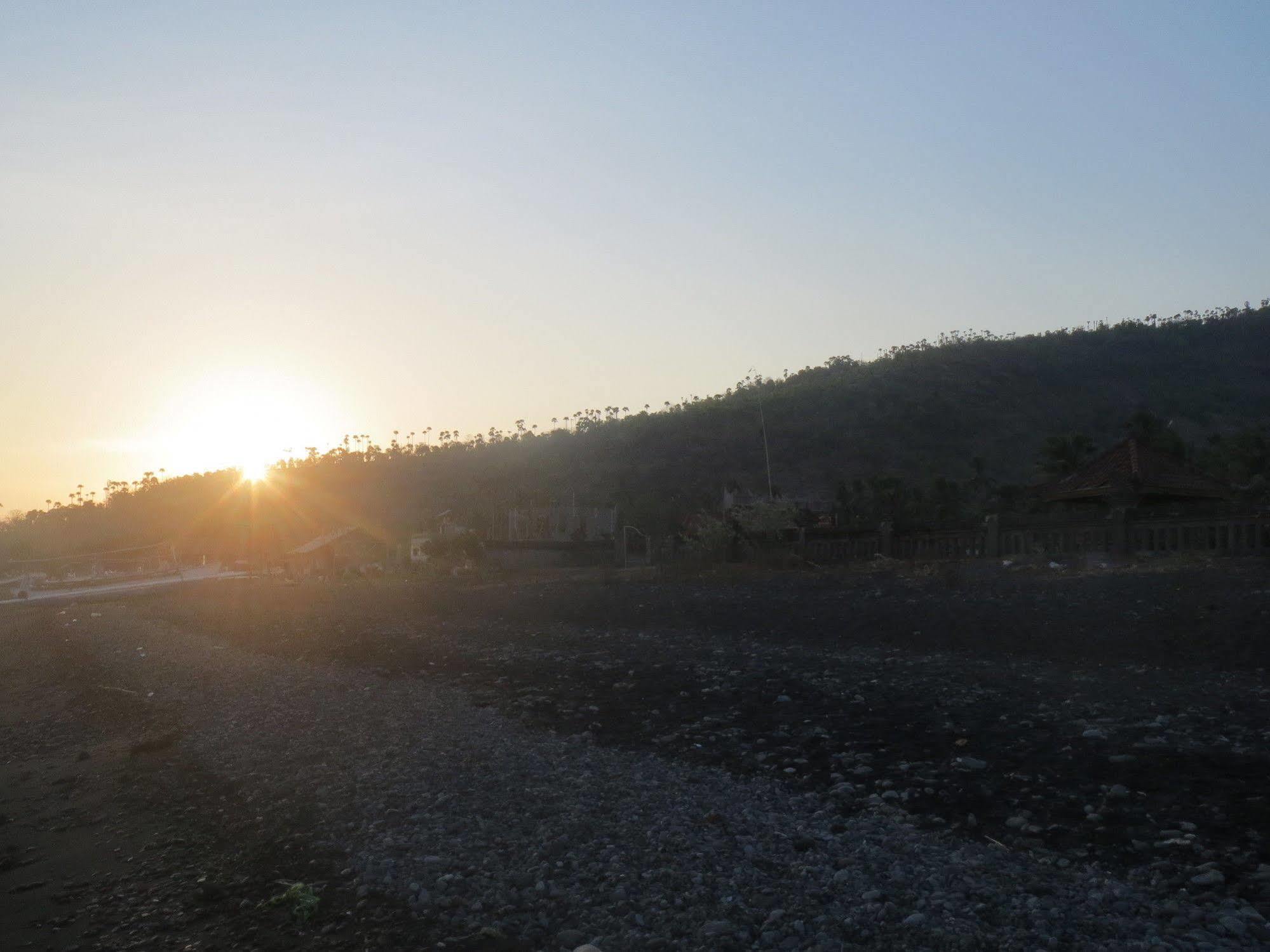 Amed Sari Beach Guesthouse Exterior foto
