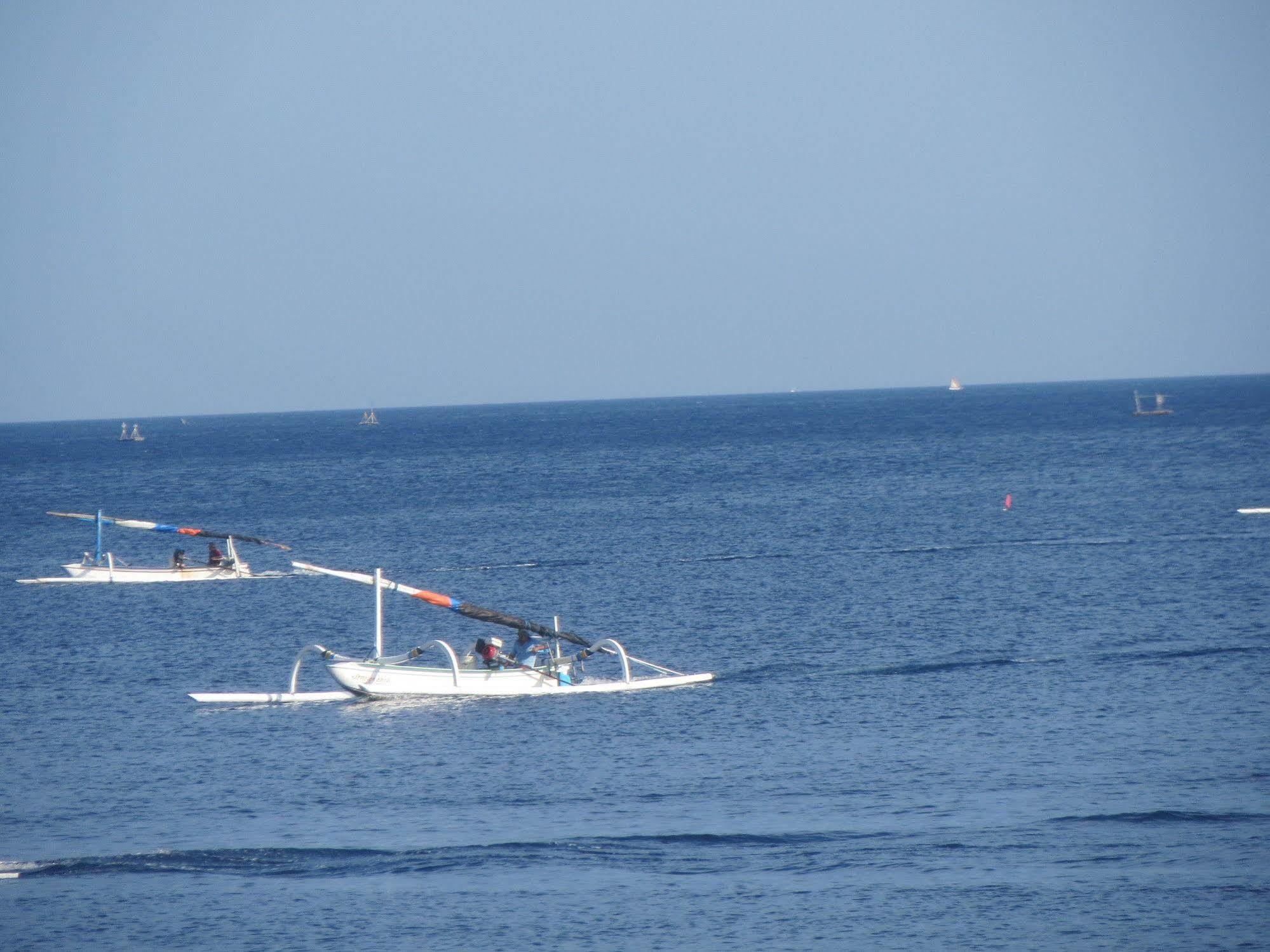 Amed Sari Beach Guesthouse Exterior foto